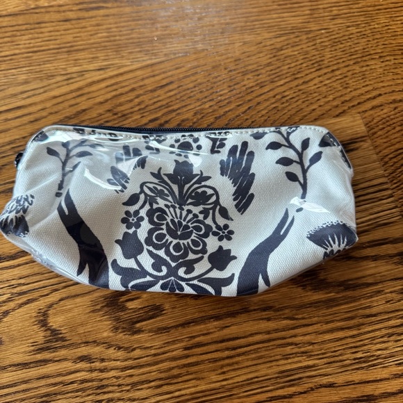 Roller Rabbit Floral Black and Gray Toiletry Pouch - Picture 2 of 4